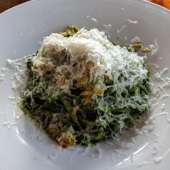 Bridgewater Bistro - Kale hazelnut pesto linguine with smoked salmon - 4.5 stars. A sprinkling of toasted hazelnuts would have made it 5. - New American Near Me - Astoria, Oregon