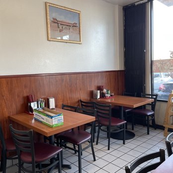Lien Hue 1 - a restaurant with tables and chairs - Vietnamese Near Me - Garden Grove, California