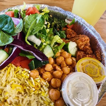 Hoyo's Kitchen - Rice bowl with spicy and traditional chicken - African Near Me - Columbus, Ohio