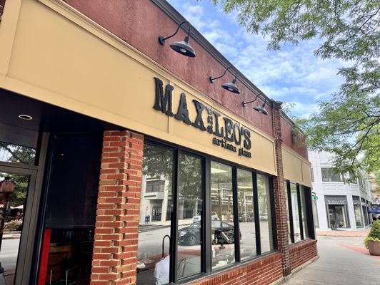 Max and Leo's Pizza Newton by null
