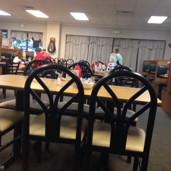 Roxannes Cafe - Seating area - Cafes Near Me - Platte City, Missouri