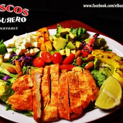 ENSALADA EL BASURERO CHICKEN BREAST, PINEAPPLE, BELL PEPPERS, FRESH LETTUCE, BABY TOMATO, AVOCADO, FRESH CHESSE, AND A SLICE OF LEMON