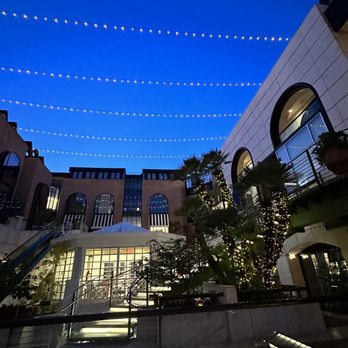 The Hideaway - Courtyard outside the restaurant - Steakhouses Near Me - Beverly Hills, California The Hideaway - Courtyard outside the restaurant - Steakhouses Near Me - Beverly Hills, California
