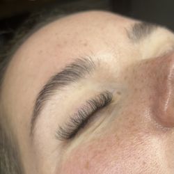 Evolve Beauty Bar - Hybrid lash extensions