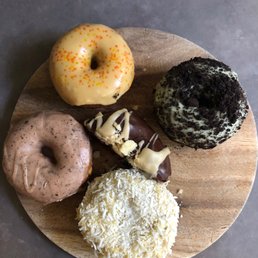 Rootbeer Sparkle, Mint Oreo, Coconut Mango, Strawberry Earl Grey, and half a Twix. Sadly, the Pumpkin Spice didn't make it to our counter. Rootbeer Sparkle, Mint Oreo, Coconut Mango, Strawberry Earl Grey, and half a Twix. Sadly, the Pumpkin Spice didn't make it to our counter.