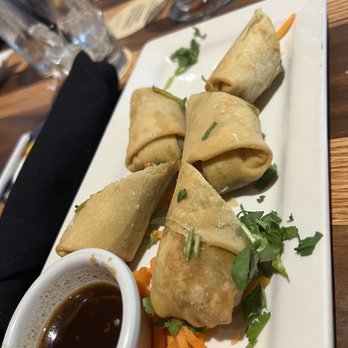 BJ's Restaurant & Brewhouse - Avocado Egg Rolls - New American Near Me - Miami, Florida