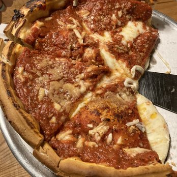 Giordano's - Small pepperoni and garlic pizza - Pizza Near Me - Orlando, Florida Giordano's - Small pepperoni and garlic pizza - Pizza Near Me - Orlando, Florida
