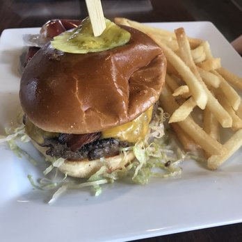 Cumberland Trails Bar and Grill - Classic cheese burger - Sports Bars Near Me - Pataskala, Ohio
