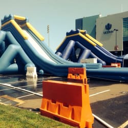 WIPEOUTRUN Hartford - Worlds largest inflatable water slide.