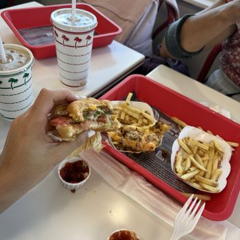 In-N-Out Burger - Cheeseburger - Burgers Near Me - Pflugerville, Texas In-N-Out Burger - Cheeseburger - Burgers Near Me - Pflugerville, Texas