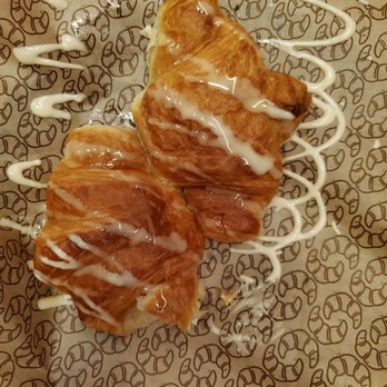 Cheddar's Scratch Kitchen - Biscuits with honey and drizzled butter. - Comfort Food Near Me - Goodyear, Arizona Cheddar's Scratch Kitchen - Biscuits with honey and drizzled butter. - Comfort Food Near Me - Goodyear, Arizona