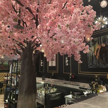 Liam's Den & Bubble Bar - Bar - Champagne Bars Near Me - Las Vegas, Nevada Liam's Den & Bubble Bar - Bar - Champagne Bars Near Me - Las Vegas, Nevada