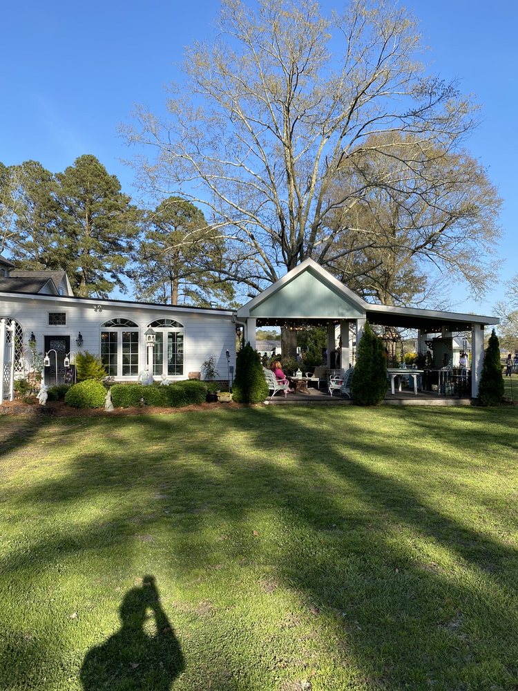 THE ROBIN’S NEST Updated September 2024 3674 Mobleys Bridge Rd, Grimesland, North Carolina