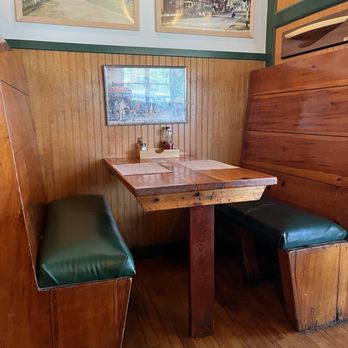 Lenny's Indian Head Inn - Typical booth seating - Nice and comfortable - Seafood Near Me - Branford, Connecticut Lenny's Indian Head Inn - Typical booth seating - Nice and comfortable - Seafood Near Me - Branford, Connecticut