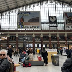 Gare SNCF de Lille-Flandres - Bright and busy station.
