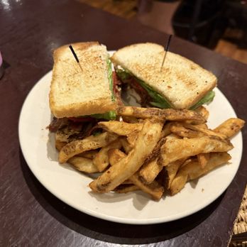 The Half Wall DeLand - Chicken bacon club sandwich - American Near Me - DeLand, Florida