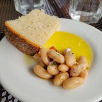 Cafe Silvium - Bread and white beans complimentary - Italian Near Me - Stamford, Connecticut