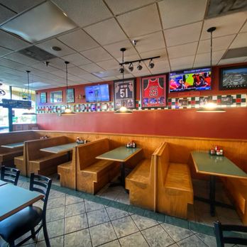 Paul's Chicago Pizza - Eastern seating area - Pizza Near Me - Clearwater, Florida