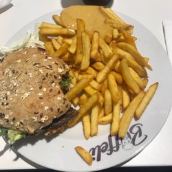 Büffeli - Schneewitchenburger lecker. Und die Haussauce zu den Pommes ist sehr lecker.