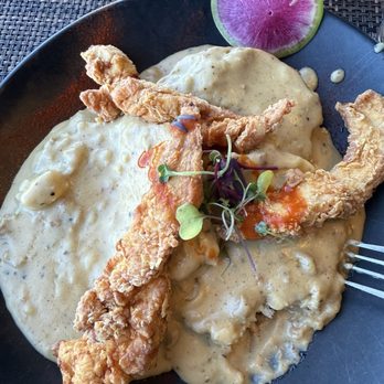 The Clinkscale - Sriracha chicken biscuits & gravy - Breakfast & Brunch Near Me - Jerome, Arizona