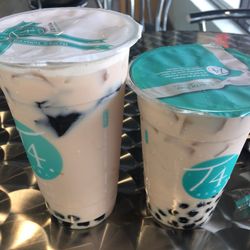 T4 Tea For U - Royal rose milk tea with pearl, the other add pudding and grass jelly!