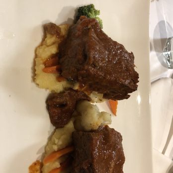 La Fontaine Restaurant - Short Burgundy Braised Short Ribs Dinner - French Near Me - Mountain View, California La Fontaine Restaurant - Short Burgundy Braised Short Ribs Dinner - French Near Me - Mountain View, California