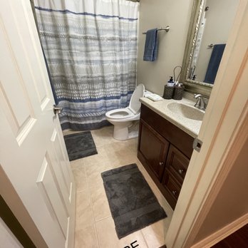 Flooring America Springfield - 2nd Bath Before - Carpeting Near Me - Springfield, Illinois