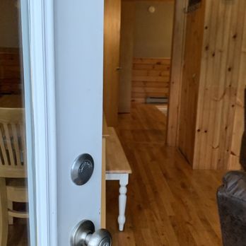 Maine Lakeside Cabins - Coburn Cabin #3 - Guest Houses Near Me - Caratunk, Maine Maine Lakeside Cabins - Coburn Cabin #3 - Guest Houses Near Me - Caratunk, Maine