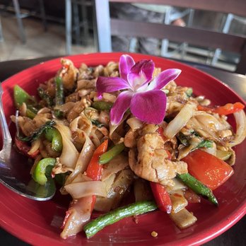 Monkey Thai Restaurant & Bar - Drunken Noodles - Thai Near Me - Alameda, California