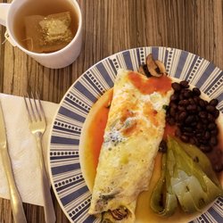 Doña Blanca - Desayunos ricos y económicos.  Los huevos divorciados son deli y los chilaquiles con chorizo. Ambiente agradable y tranquilo.