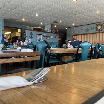 Mariners Cafe - Dining Room - Cafes Near Me - Sequim, Washington