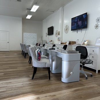 Sun Nail - Manicure stations - Nail Salons Near Me - Pasadena, California