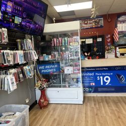 S&Y Tech Repair - Store inside