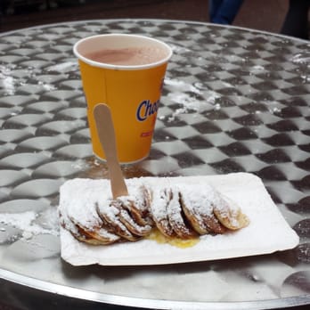 De Albert Cuypmarkt - Mini pancakes topped with powdered sugar and syrup paired with some good hot cocoa. - Farmers Market Near Me - Amsterdam, New Hampshire De Albert Cuypmarkt - Mini pancakes topped with powdered sugar and syrup paired with some good hot cocoa. - Farmers Market Near Me - Amsterdam, New Hampshire