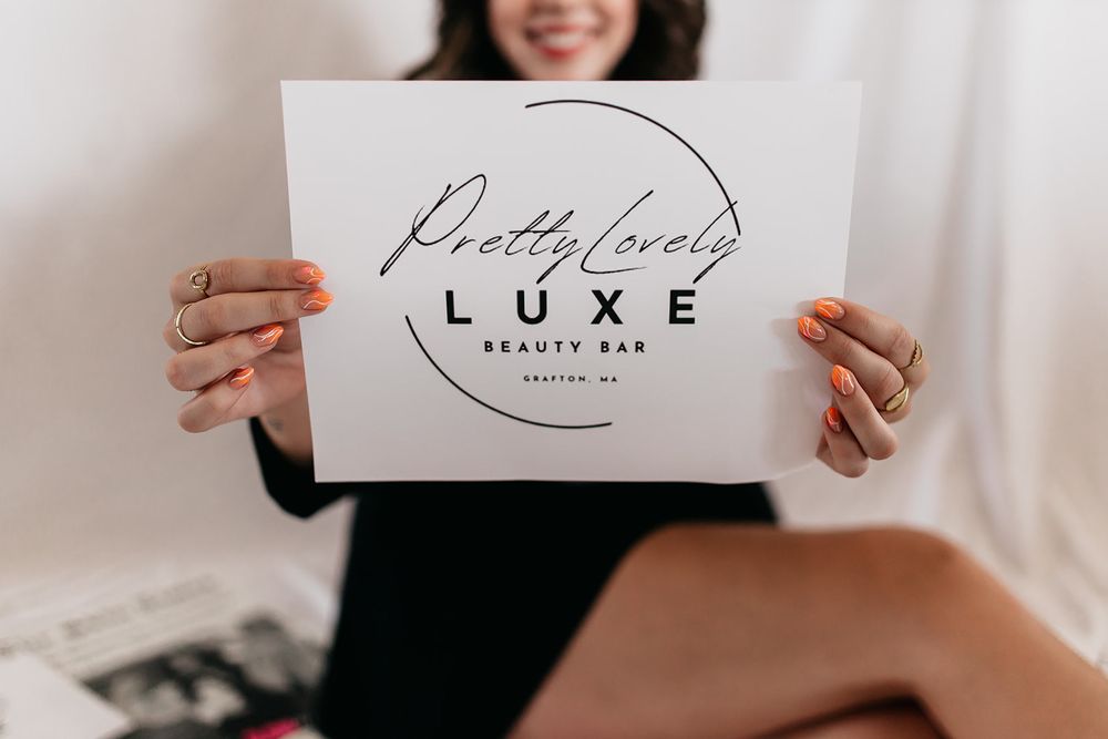 Pretty Lovely Luxe Logo