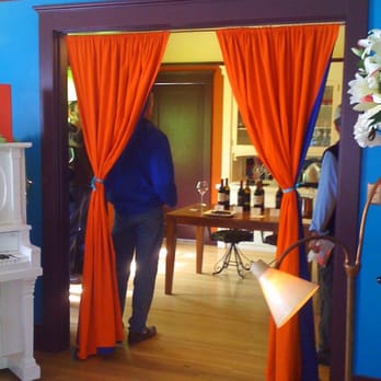 Petits Noirs - Wine Tasting Room - Chocolatiers & Shops Near Me - Milton-Freewater, Oregon