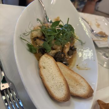 Chef Chai - Sautéed Escargot & Prawns with Chili Garlic Cream & Fresh Shiitake Mushroom - Asian Fusion Near Me - Honolulu, Hawaii