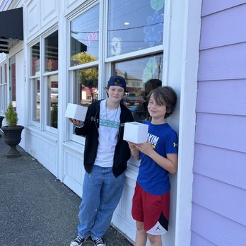 Celebrity Cake Studio - Desserts Near Me - Tacoma, Washington Celebrity Cake Studio - Desserts Near Me - Tacoma, Washington