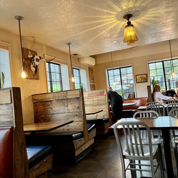 1850 Restaurant - Inside - American Near Me - Mariposa, California