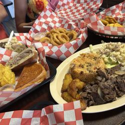Bistec encebollado. Onion Rings Cuban Sandwich