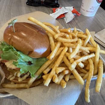 Aioli Gourmet Burgers - 32nd & Shea - Lunch special - Burgers Near Me - Phoenix, Arizona