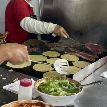 El Califa de León - Inside - Tacos Near Me - México, D.F., DIF El Califa de León - Inside - Tacos Near Me - México, D.F., DIF