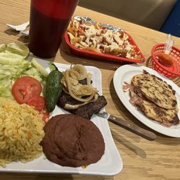Papas Fritas, Carne Asada, El Platillo Nacional de El Salvador Papas Fritas, Carne Asada, El Platillo Nacional de El Salvador