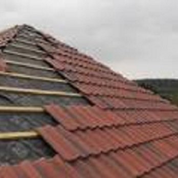 Roof 1985 - a view of the roof of a house - Roofing Near Me Roof 1985 - a view of the roof of a house - Roofing Near Me