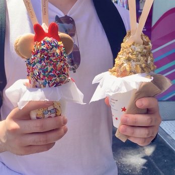 Turn Dough - Minnie Macarons and Honey Pistachio - Ice Cream & Frozen Yogurt Near Me - Los Angeles, California Turn Dough - Minnie Macarons and Honey Pistachio - Ice Cream & Frozen Yogurt Near Me - Los Angeles, California