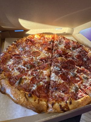 Tommie's Pizza by null