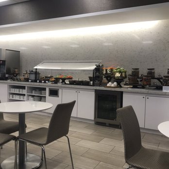 United Club - Food bar - Airport Lounges Near Me - Atlanta, Georgia United Club - Food bar - Airport Lounges Near Me - Atlanta, Georgia