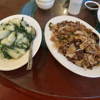 Sun Wah Bar-B-Que - Garlic bok choy and beef chow fun - Barbeque Near Me - Chicago, Illinois Sun Wah Bar-B-Que - Garlic bok choy and beef chow fun - Barbeque Near Me - Chicago, Illinois