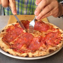 Hotel Helvetia - Die leckere Salami Pizza