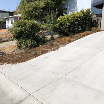 Wildwood Landscapes - Side drive aisle - Landscaping Near Me